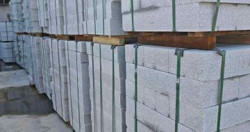 贵州芝麻白路牙石，路侧石