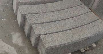 贵州芝麻白弧形路牙石