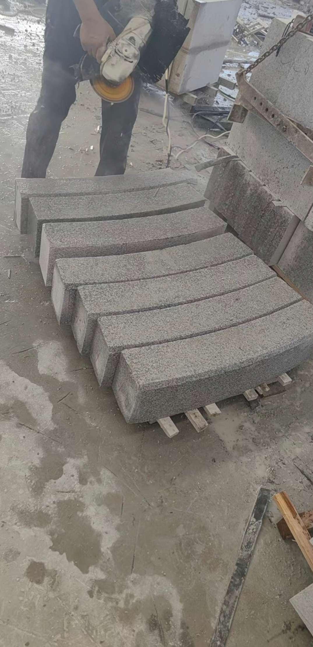 贵州芝麻白弧形路牙石