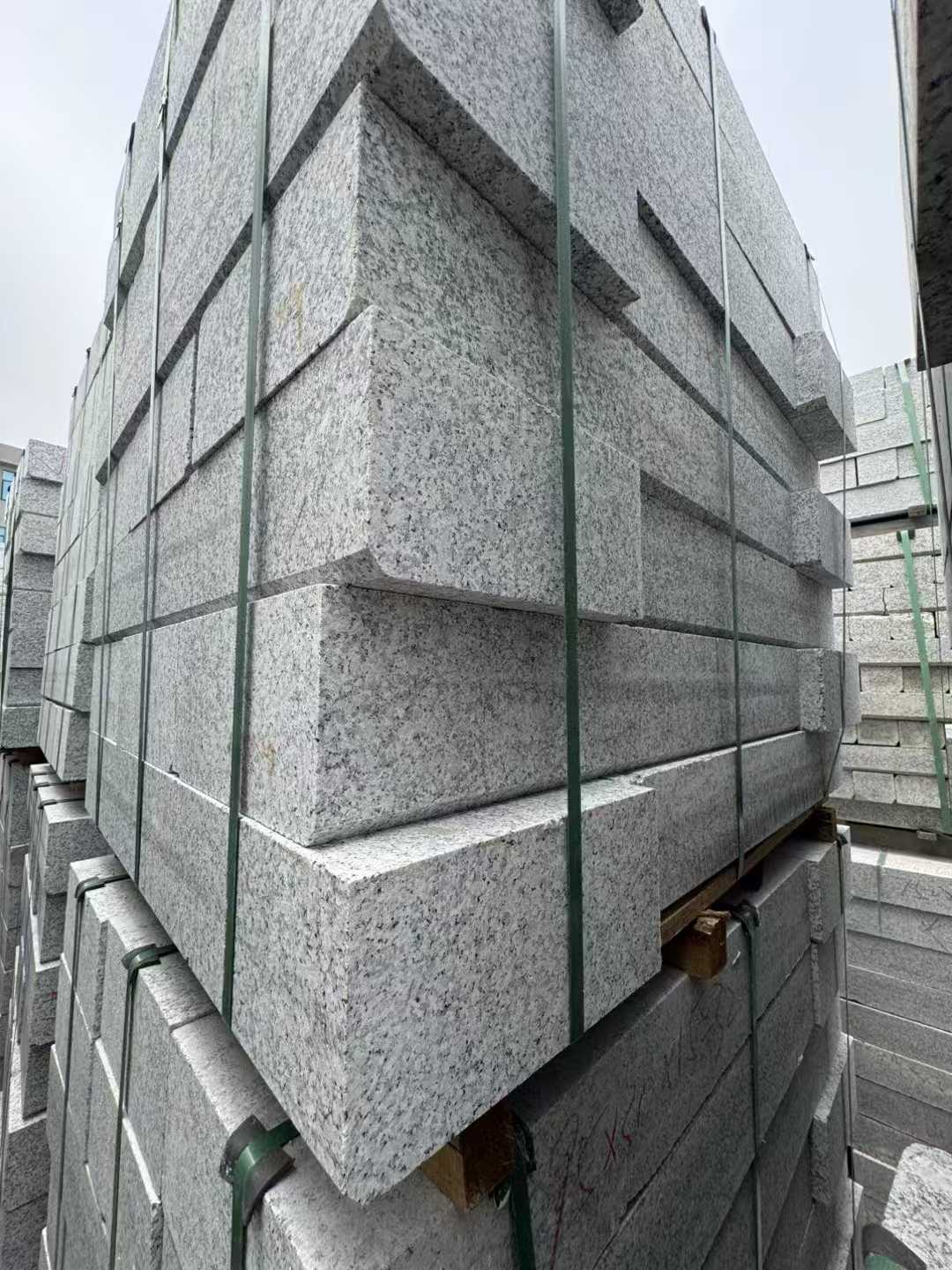 贵州芝麻白路牙石 马路牙子