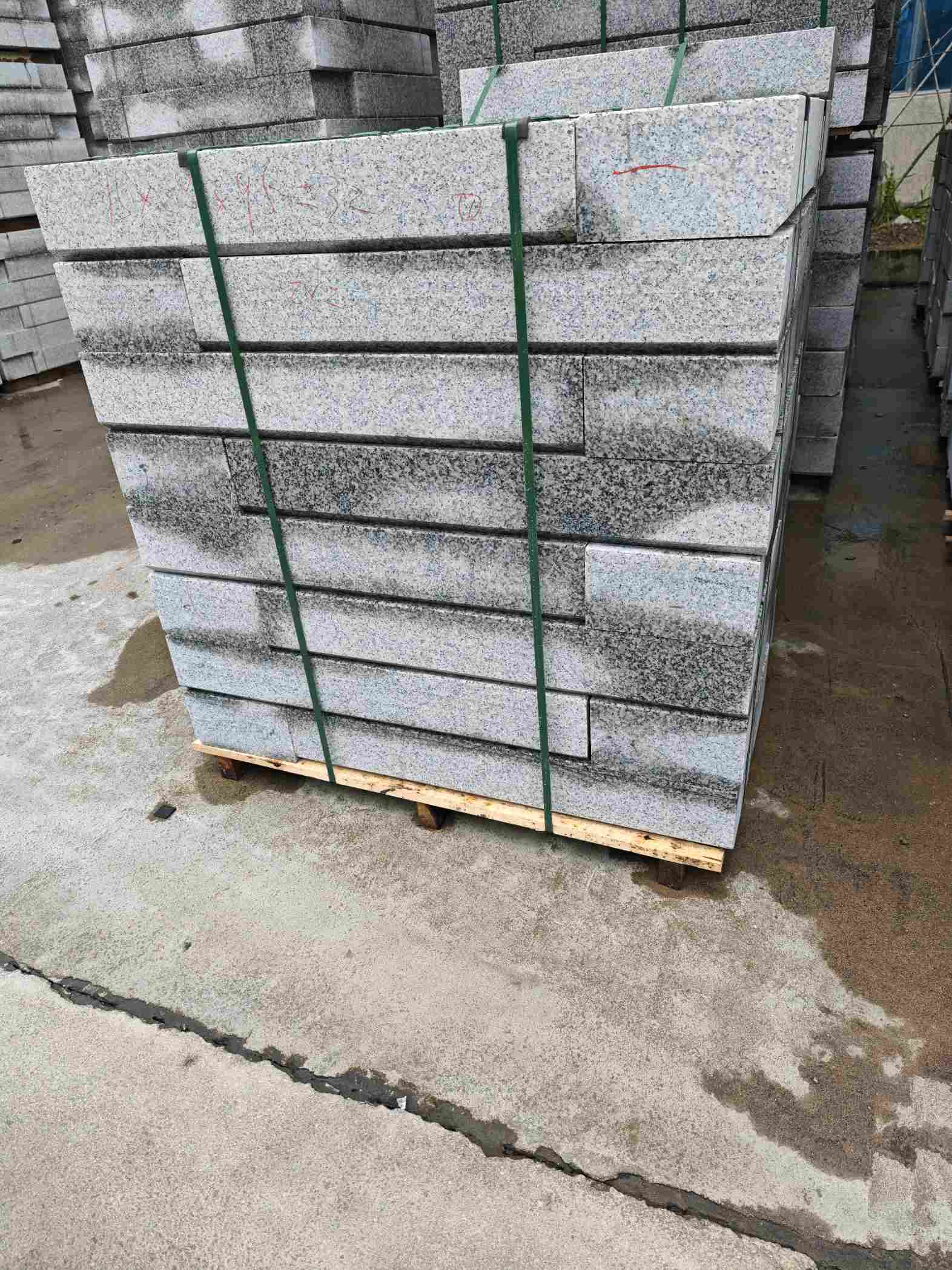 贵州芙蓉白路牙石，马路牙子