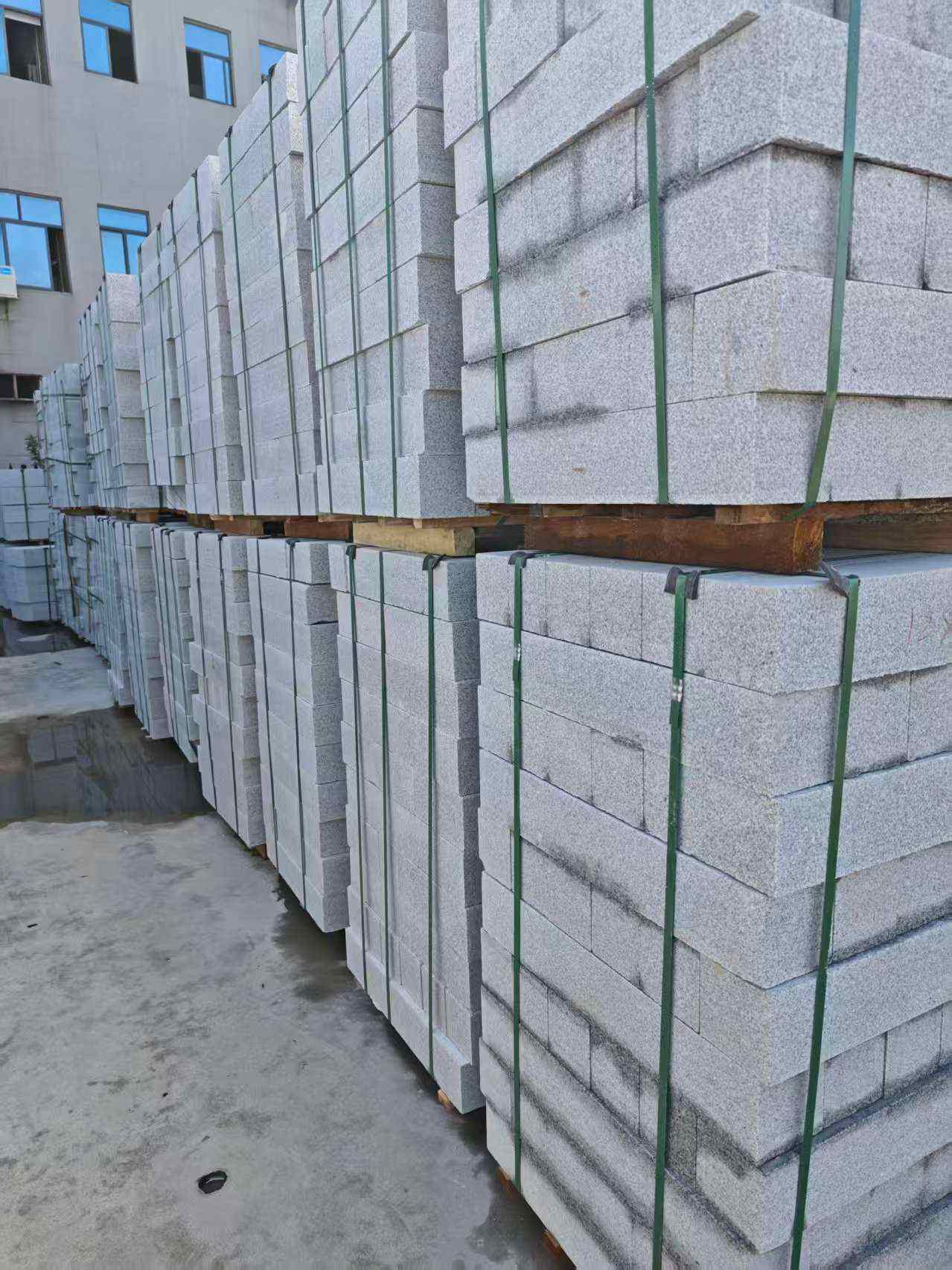 贵州芝麻白路牙石，路侧石